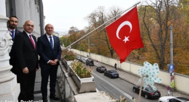 Tunç Soyer Viyana Büyükelçiliğini ziyaret etti