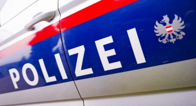 Çalışan kadınları bağladı, süpermarketi soydu 