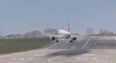 Fırtına İnişe İzin Vermedi: Uçak Son Anda Pas Geçti