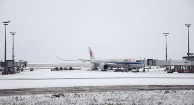 Kötü Hava Ulaşımı Felç Etti: Viyana Havalimanı’nda Uçak Seferleri Ertelendi